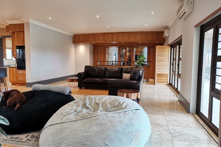 5 Bedroom Property for Sale in Bluewater Bay Eastern Cape
